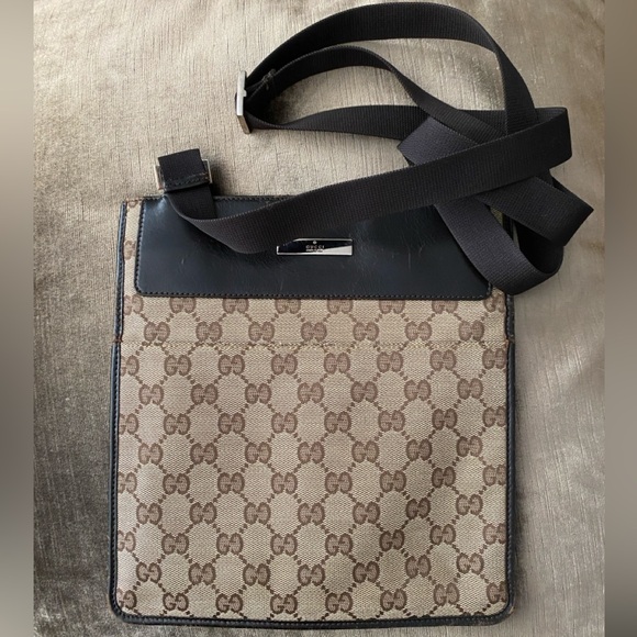 ✨PREOWNED ✨💯%AUTHENTIC GUCCI MESSENGER BAG - Picture 1 of 12